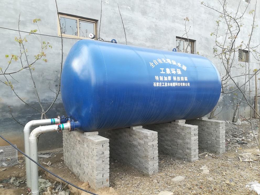 石家庄元氏县房地产公司订购的全自动无塔供水设备安装现场